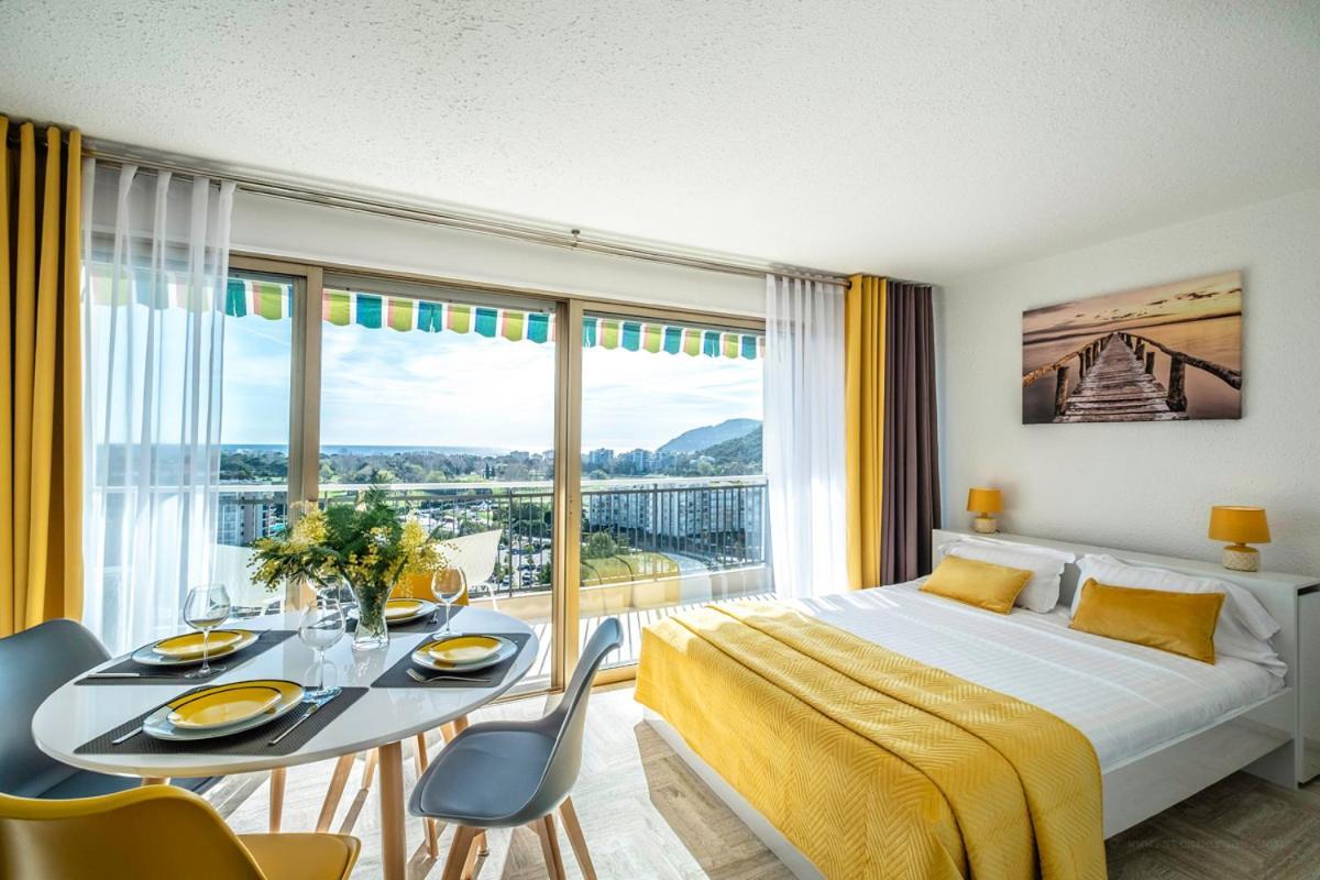 Cannes Marina Appart Hotel Mandelieu Екстериор снимка